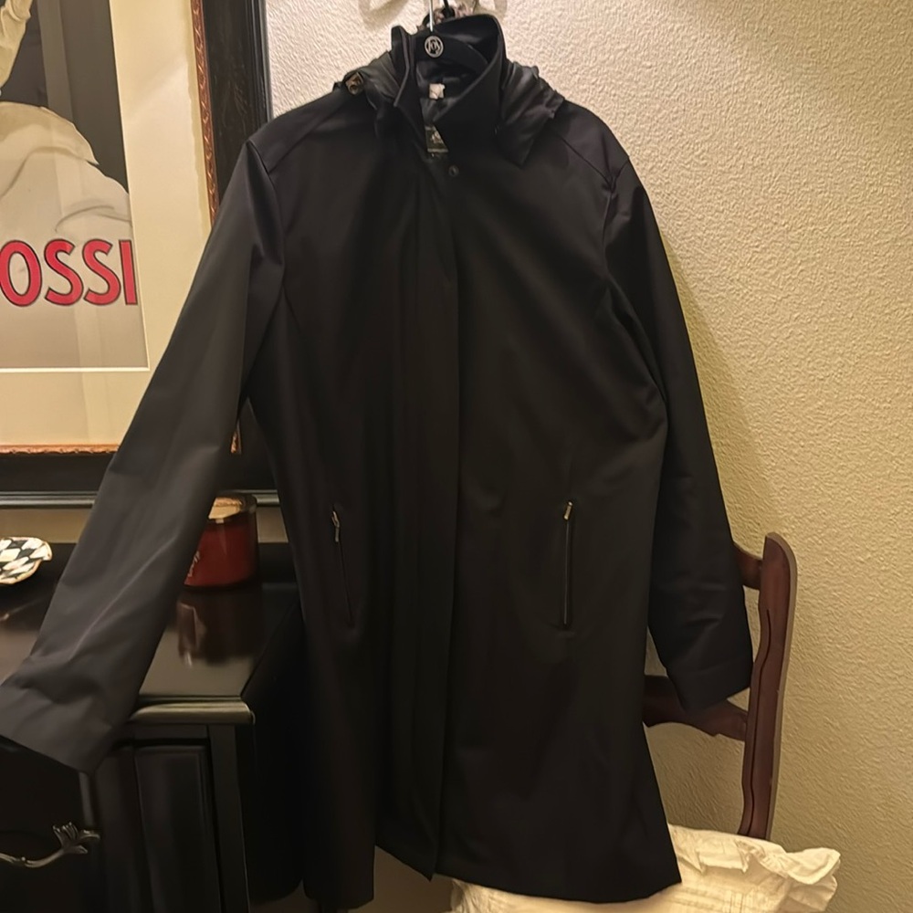Rain jacket with hip pockets and hood